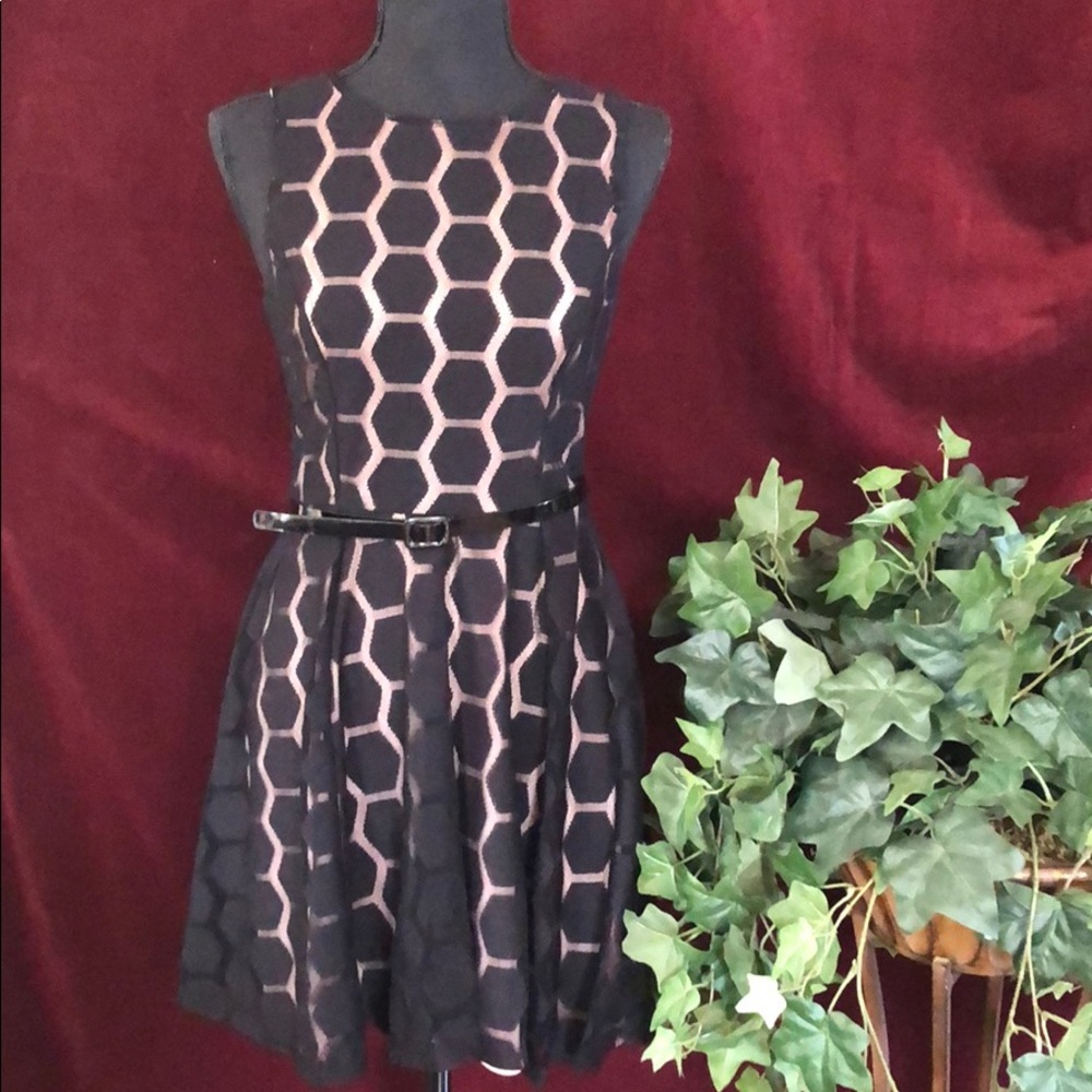 🔥SUNDAY PRICE DROP🔥. Juniors SZ S black dress